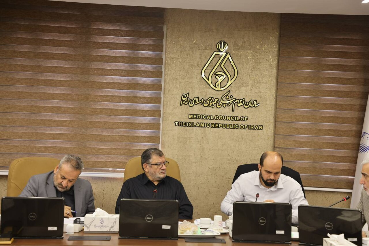 بررسی چالش‌های زنجیره تامین دارو در مجلس؛ از ارز ترجیحی تا بدهی بیمه‌ها