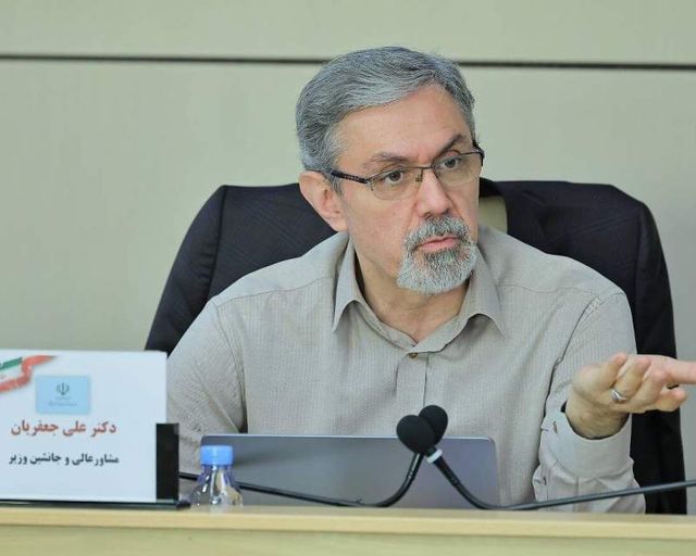 مشاور عالی وزیر بهداشت: نبود پرواز مستقیم با هند ورود مواد اولیه دارویی را عقب انداخته است