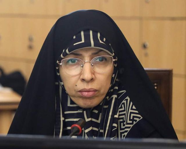 تداوم مطالبات معوق داروخانه‌ها؛ نماینده مجلس: اشکال در مدیریت و فرآیندهای اجرایی سلامت
