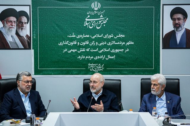 گزارش بحران تأمین دارو و تجهیزات پزشکی در نشست سران با رئیس مجلس شورای اسلامی