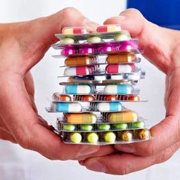 عضو کمیسیون بهداشت مجلس: قاچاق دارو از ترکیه و دلالی عامل کمبود دارو